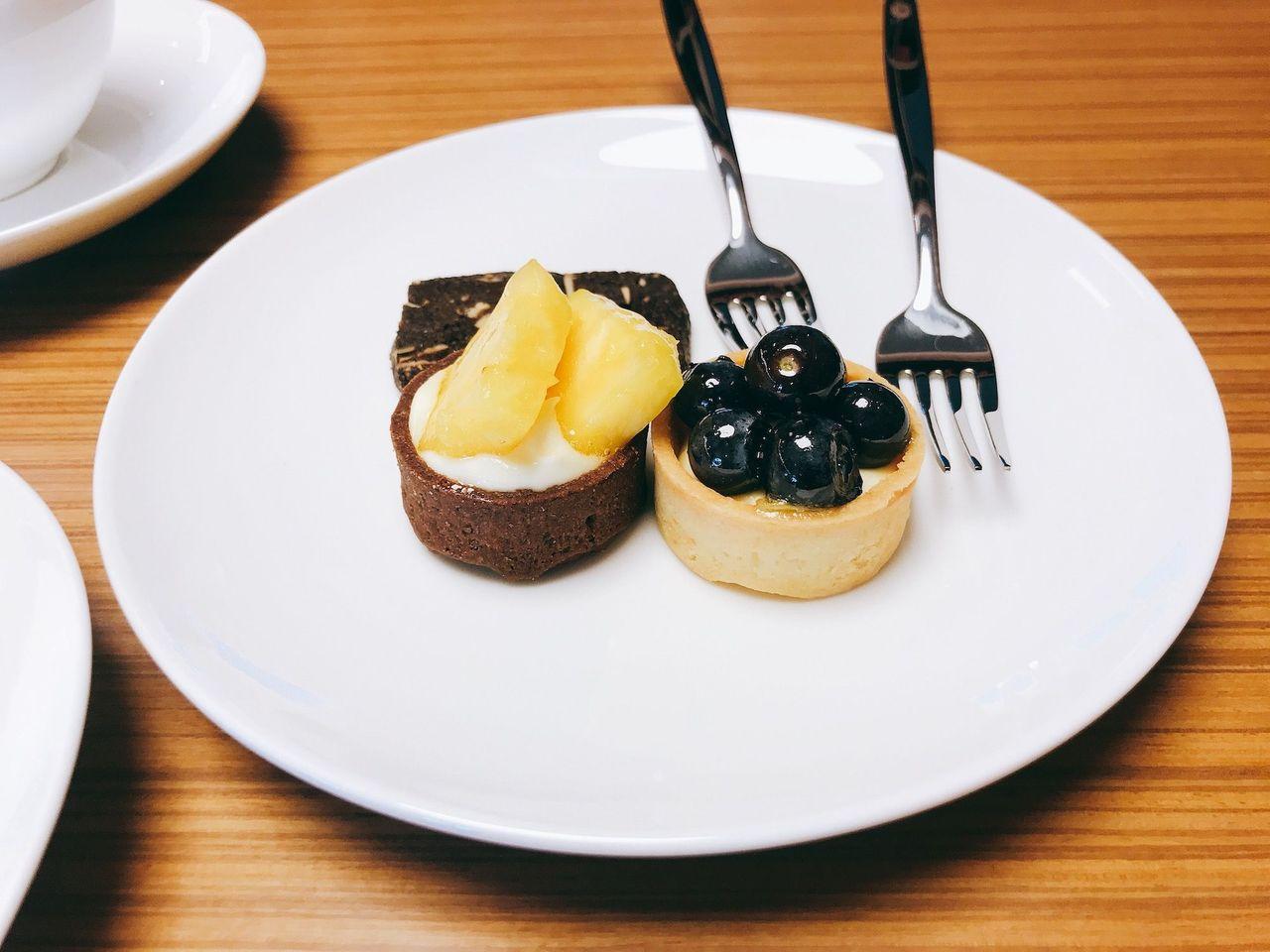 Delicious assorted mini tarts plated elegantly during dessert hour at Dongdaemun Novotel Ambassador Hotel.